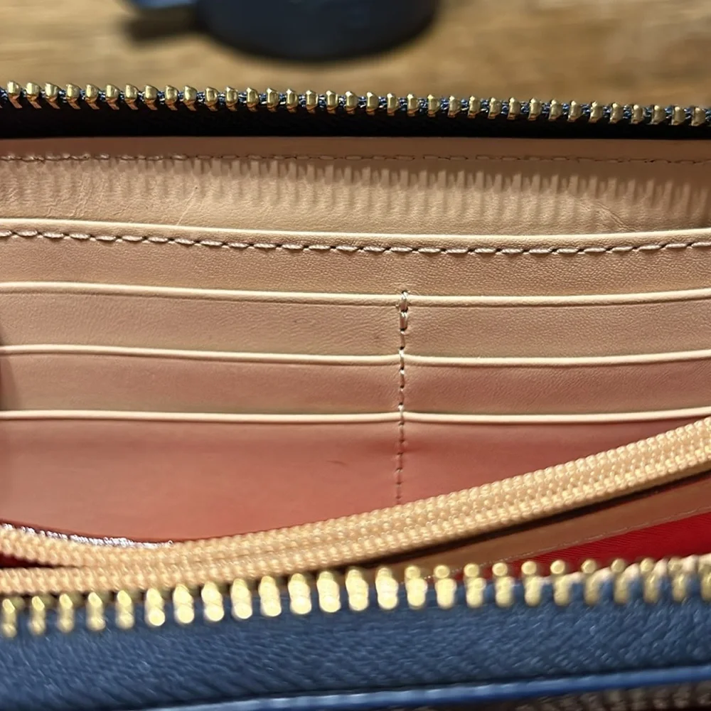 Kate Spade Neda Pebbled Ace of Spades wallet - Picture 5 of 5